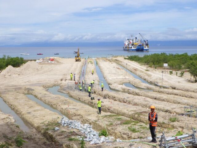 Philippines, Installation of submarine cable 02